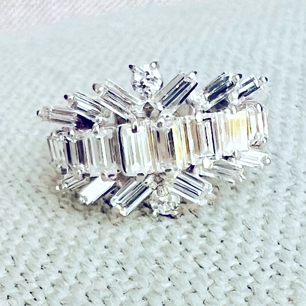 πHPπ18K White Gold Diamond Ring - Picture 8 of 11